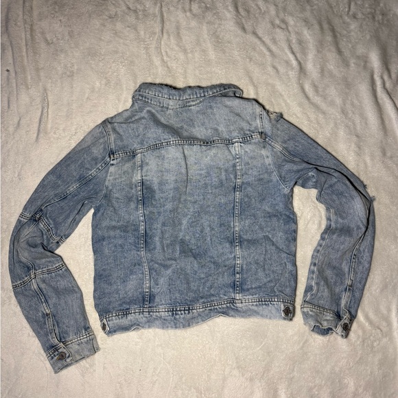 Free People Distressed light wash denim jacket with a worn-in look ⭐️ - Picture 5 of 9